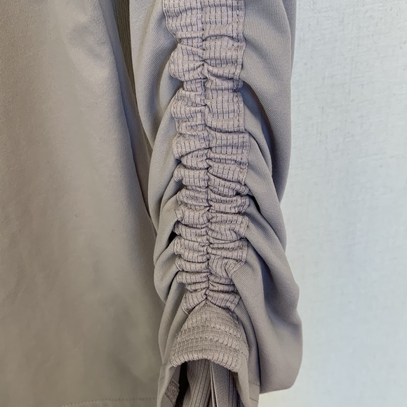Fabletics Light Gray Active Top • Sz S - Picture 4 of 12